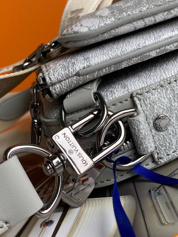 l0*is V*t0n trio messenger