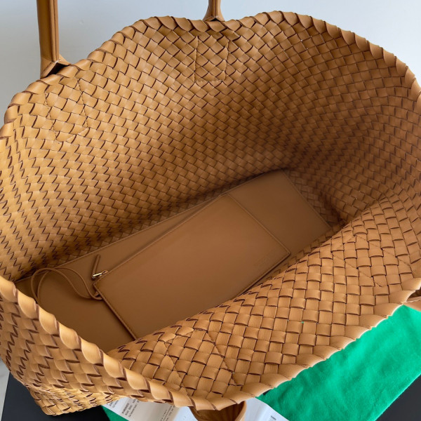 bo*te*ga Ve*ne*ta medium andiamo