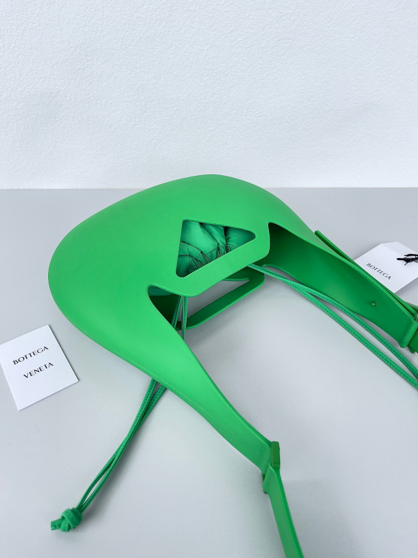 bo*te*ga Ve*ne*ta punch