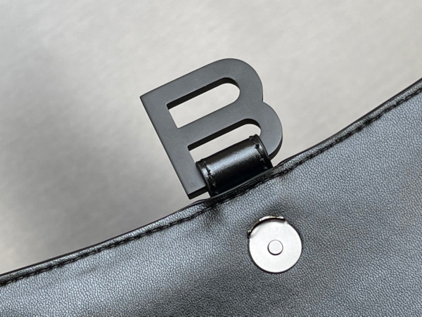 Ba*len*cia*ga hourglass