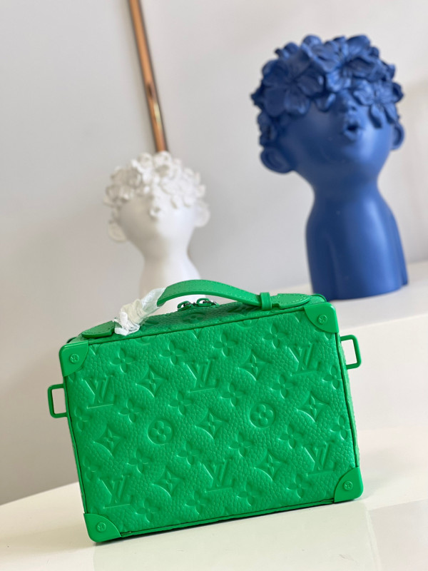 l0*is V*t0n handle soft trunk