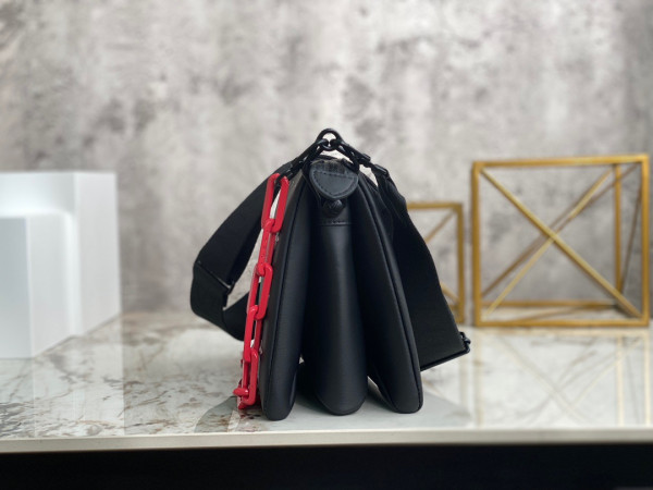 l0*is V*t0n coussin pm