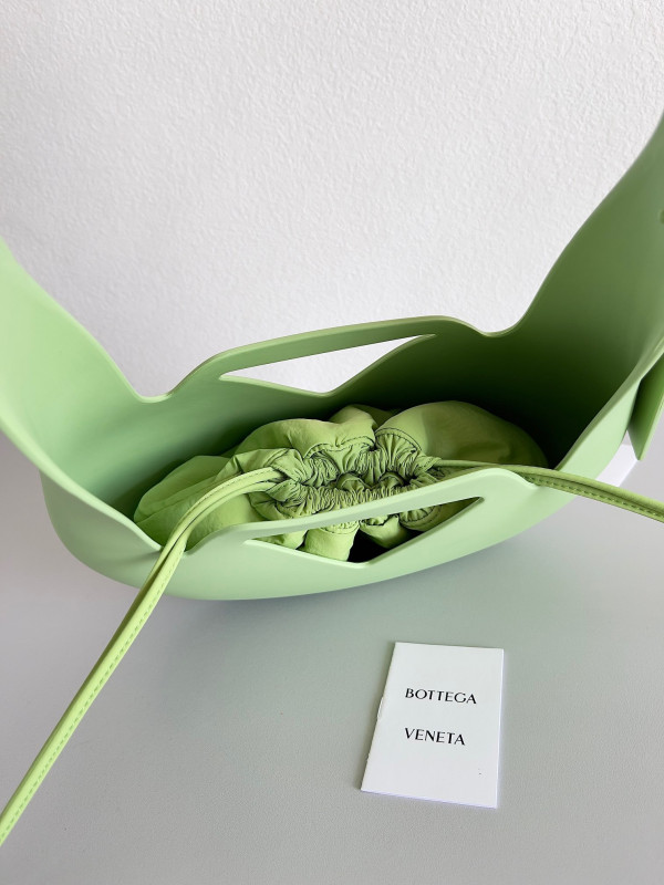 bo*te*ga Ve*ne*ta punch