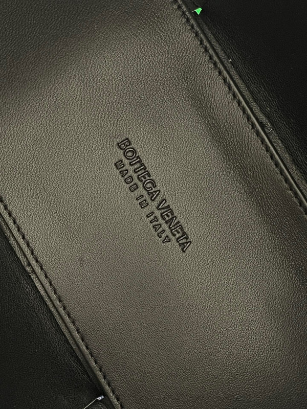 bo*te*ga Ve*ne*ta small arco tote bag