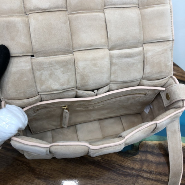 bo*te*ga Ve*ne*ta cassette