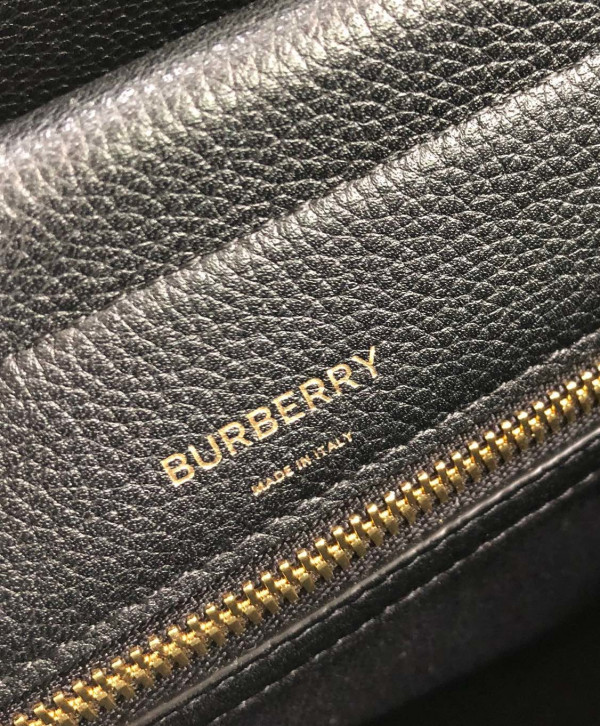 B**rry medium leather title bag
