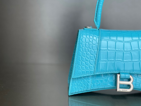 Ba*len*cia*ga hourglass