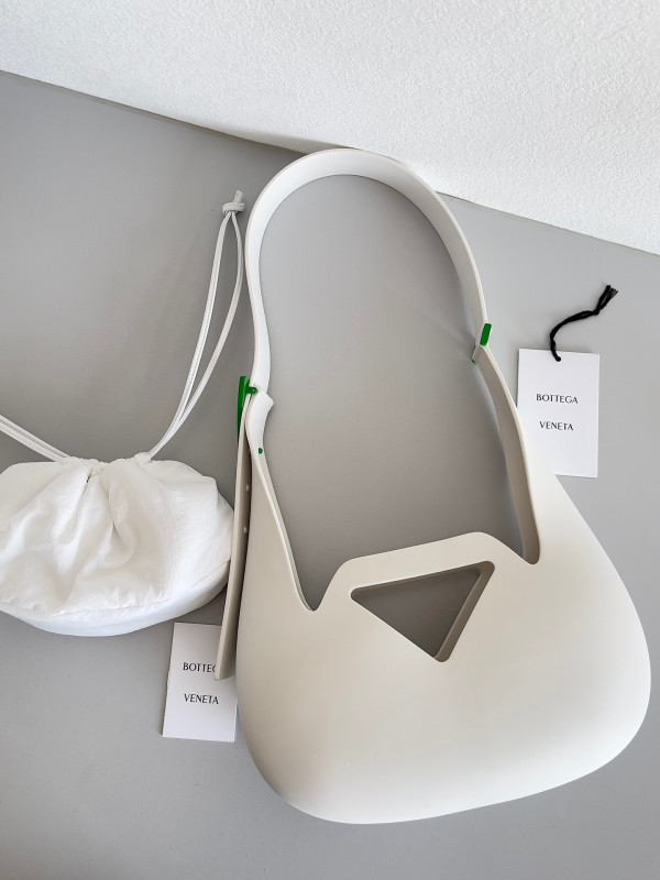 bo*te*ga Ve*ne*ta punch