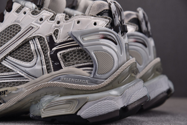 Ba*len*cia*ga runner