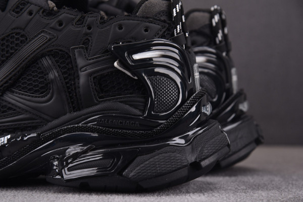 Ba*len*cia*ga runner