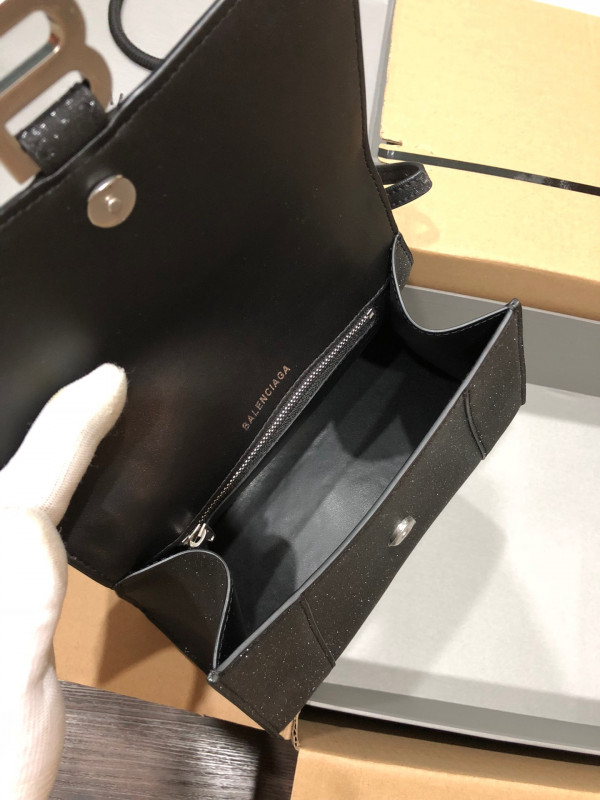 Ba*len*cia*ga hourglass