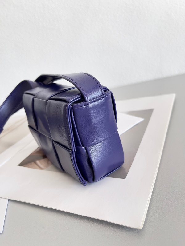 bo*te*ga Ve*ne*ta candy mini cassette-12*8*4cm