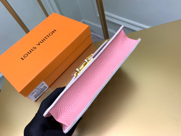 l0*is V*t0n croisette chain wallet