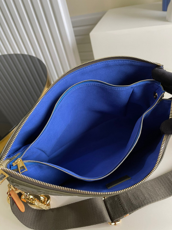 l0*is V*t0n coussin mm