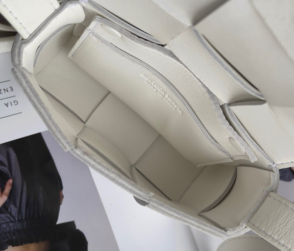 bo*te*ga Ve*ne*ta candy mini cassette-12*8*4cm