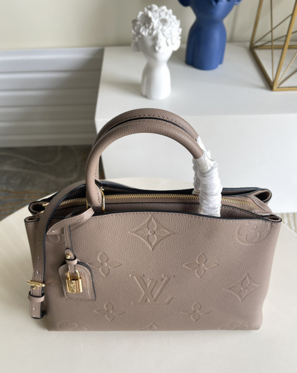 l0*is V*t0n grand palais