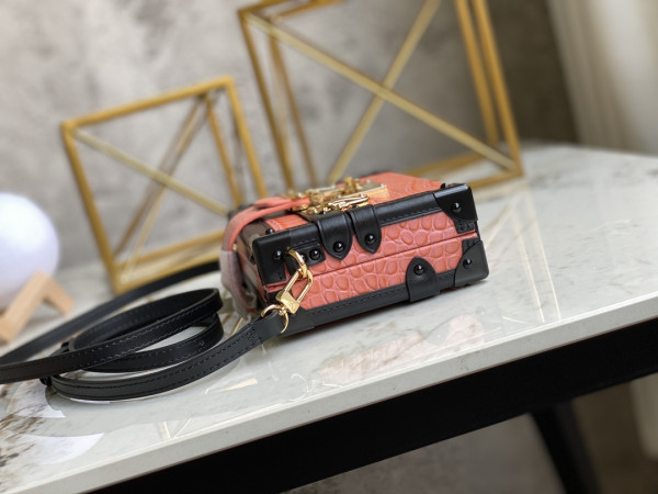 l0*is V*t0n petite malle