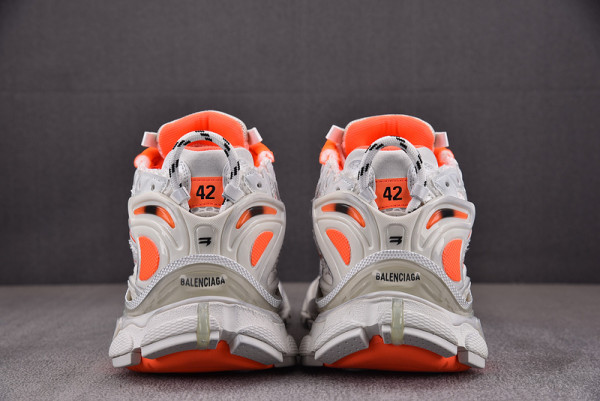 Ba*len*cia*ga runner