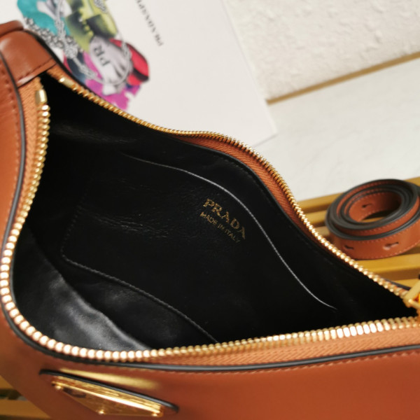 Pra*a arqué leather shoulder bag-22.5*18.5*6cm