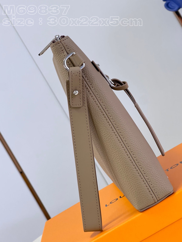 l0*is V*t0n ipad pouch