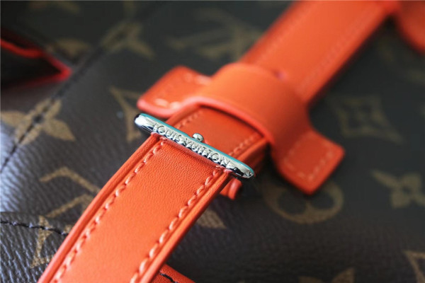 l0*is V*t0n christopher mm