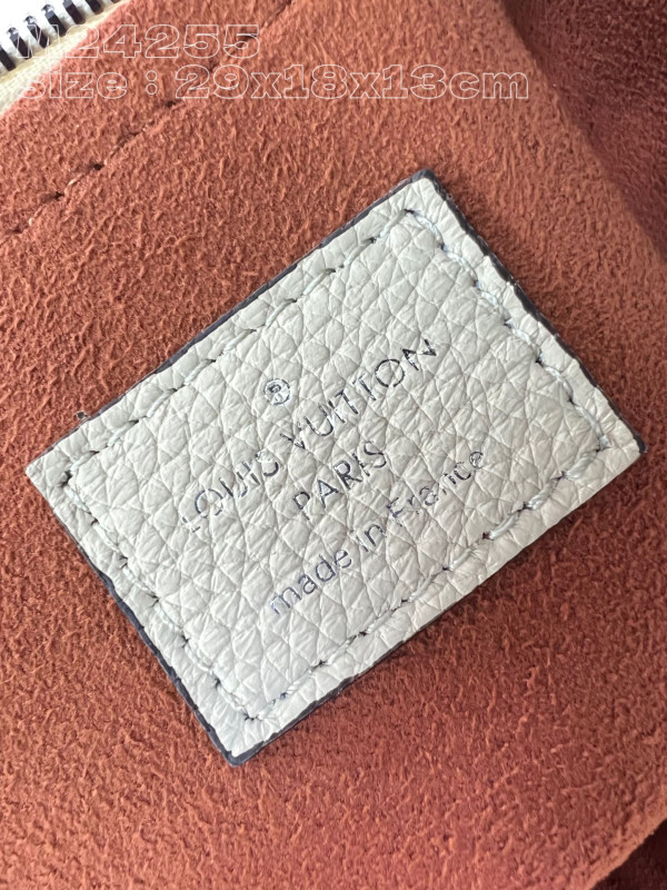 l0*is V*t0n hand it all pm - 29 x 18 x 13cm