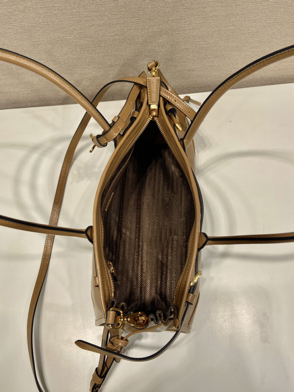 Pra*a medium leather handbag