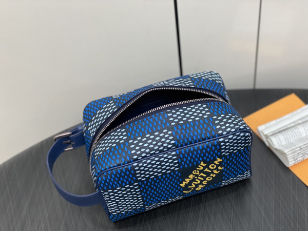 l0*is V*t0n locker dopp kit bag-23*13*12cm