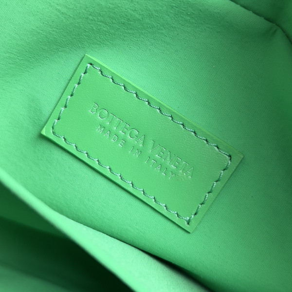 bo*te*ga Ve*ne*ta  intrecciato leather wallet-on-strap