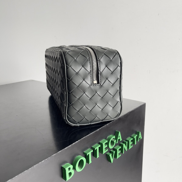 bo*te*ga Ve*ne*ta  intrecciato leather wallet-on-strap