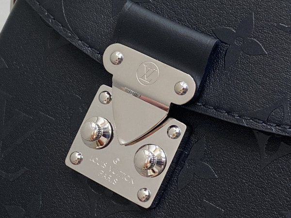 l0*is V*t0n camera box monogram canvas