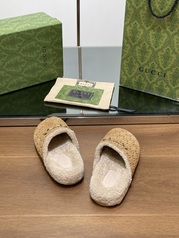 G*u*i horsebit slipper