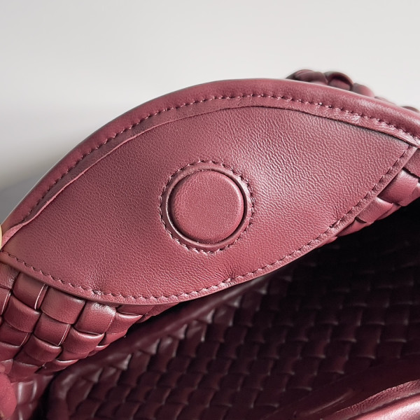 bo*te*ga Ve*ne*ta mini cobble top handle