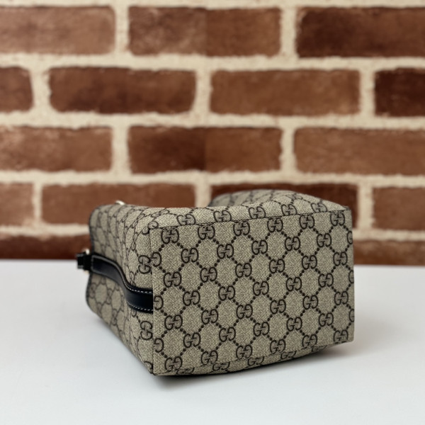 G*u*i gg emblem mini bucket bag