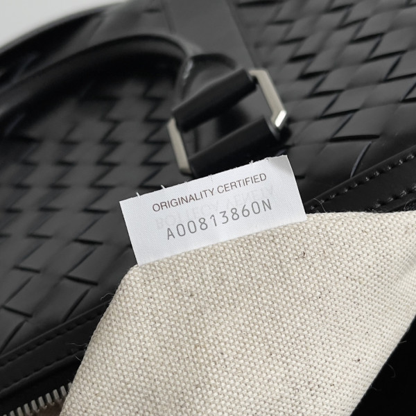 bo*te*ga Ve*ne*ta slim intrecciato briefcase