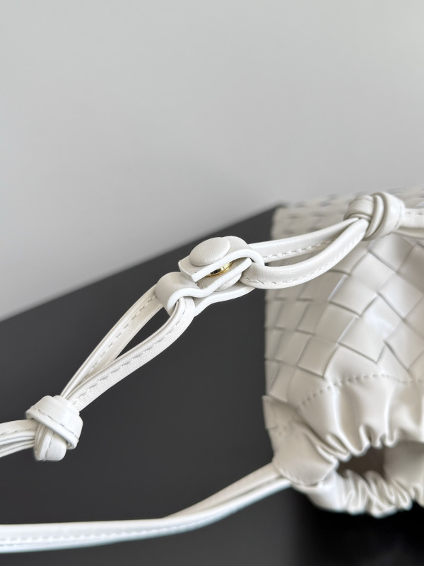 bo*te*ga Ve*ne*ta medium dustbag