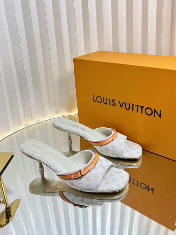 l0*is V*t0n slippers