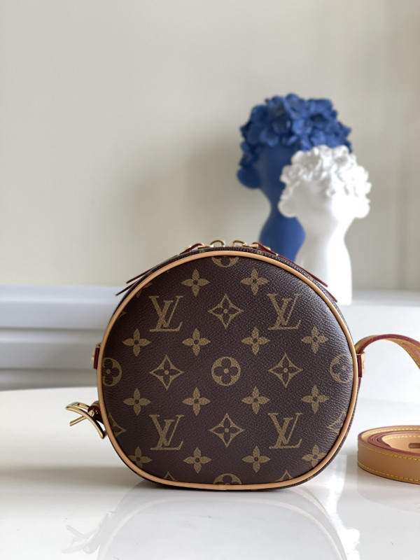 l0*is V*t0n nicolas ghesquière