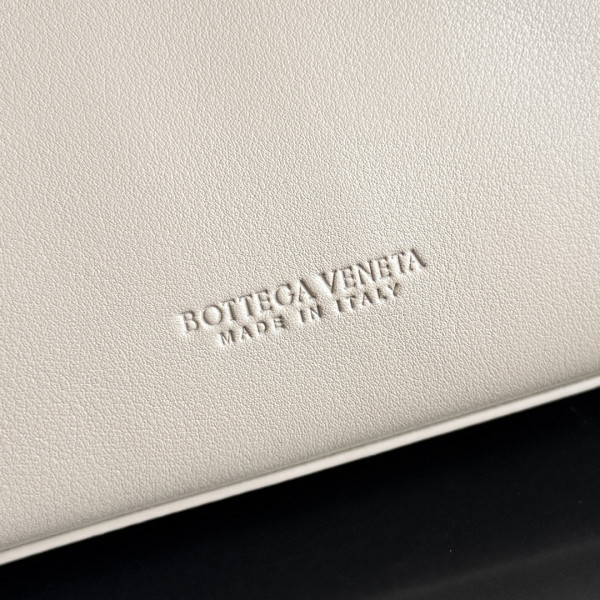 bo*te*ga Ve*ne*ta  small ciao ciao- 26*19*10.5cm