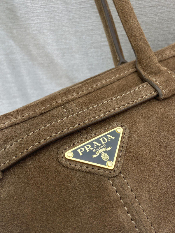 Pra*a medium leather handbag
