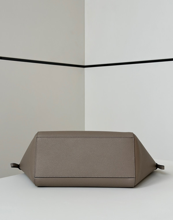 F**di origami medium - 27*16.5*27cm